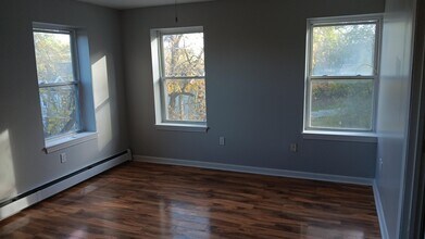 29 High St in Derry, NH - Building Photo - Building Photo