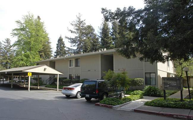 2111-2165 Northwood Dr in Concord, CA - Foto de edificio - Building Photo