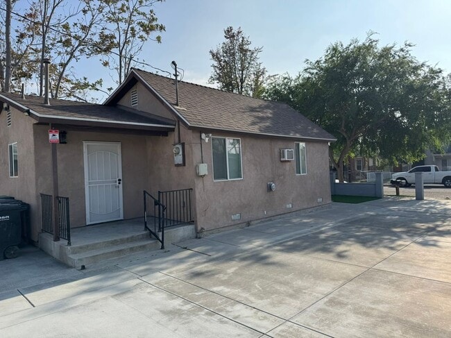 230 N Inez St in Hemet, CA - Building Photo - Building Photo