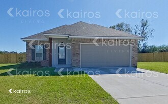 112 Hendrix Rd in Carencro, LA - Building Photo