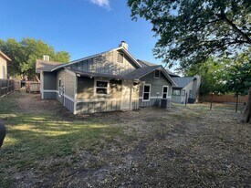 8015 Copper Trail Dr in San Antonio, TX - Building Photo