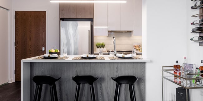 property at 909 W Altgeld St