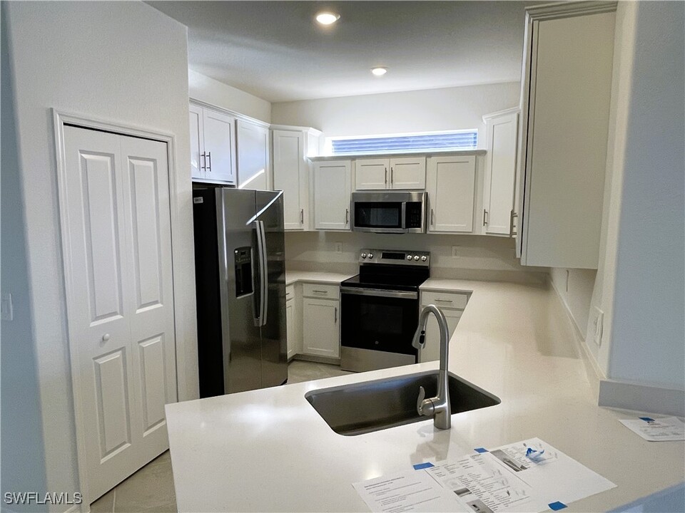 2296 Dragonfruit Wy in Naples, FL - Building Photo