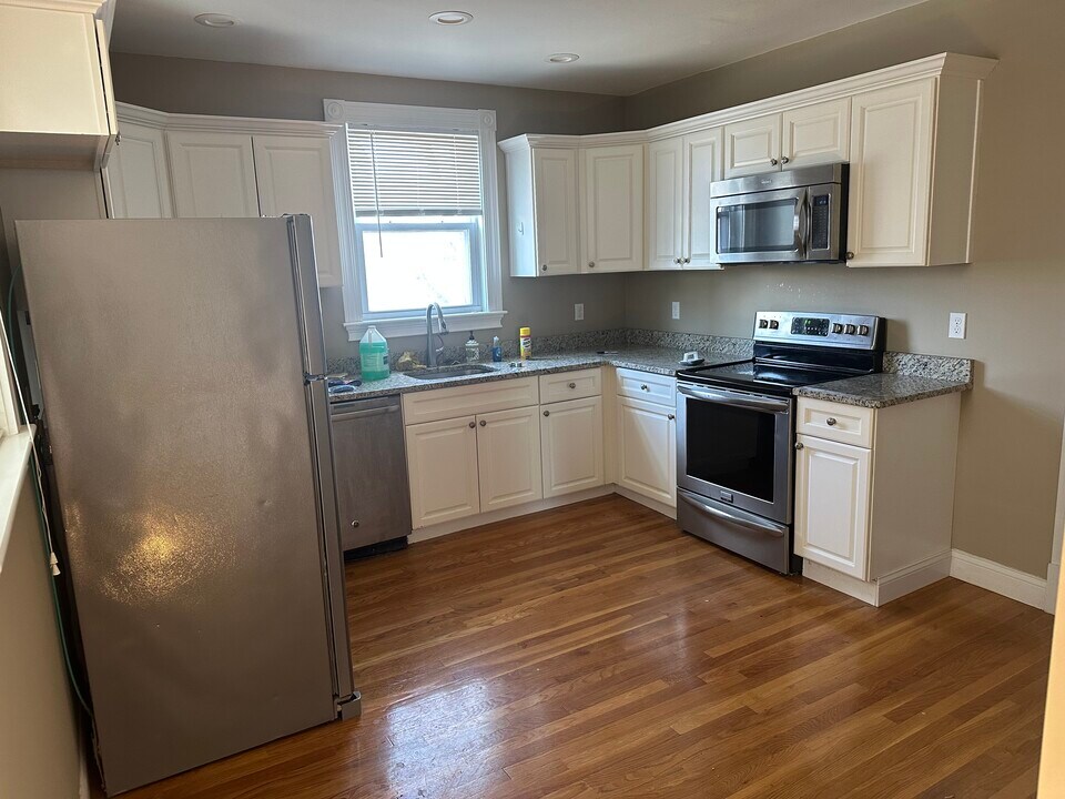 225 Gibson St, Unit 1 in Lowell, MA - Foto de edificio