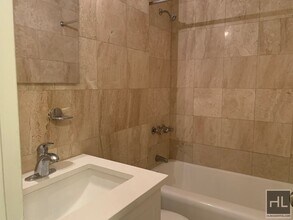 435 E 79th St, Unit 8K in New York, NY - Building Photo - Building Photo