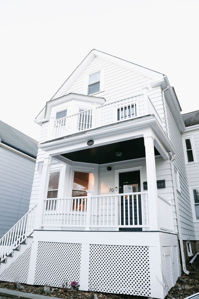 70 Saint Rose St, Unit 2 in Boston, MA - Foto de edificio - Building Photo