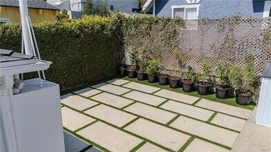 1509 N Meadows Ave in Manhattan Beach, CA - Building Photo - Building Photo