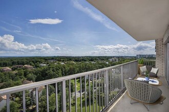 White Oak Towers Apartments in Silver Spring, MD - Foto de edificio - Building Photo