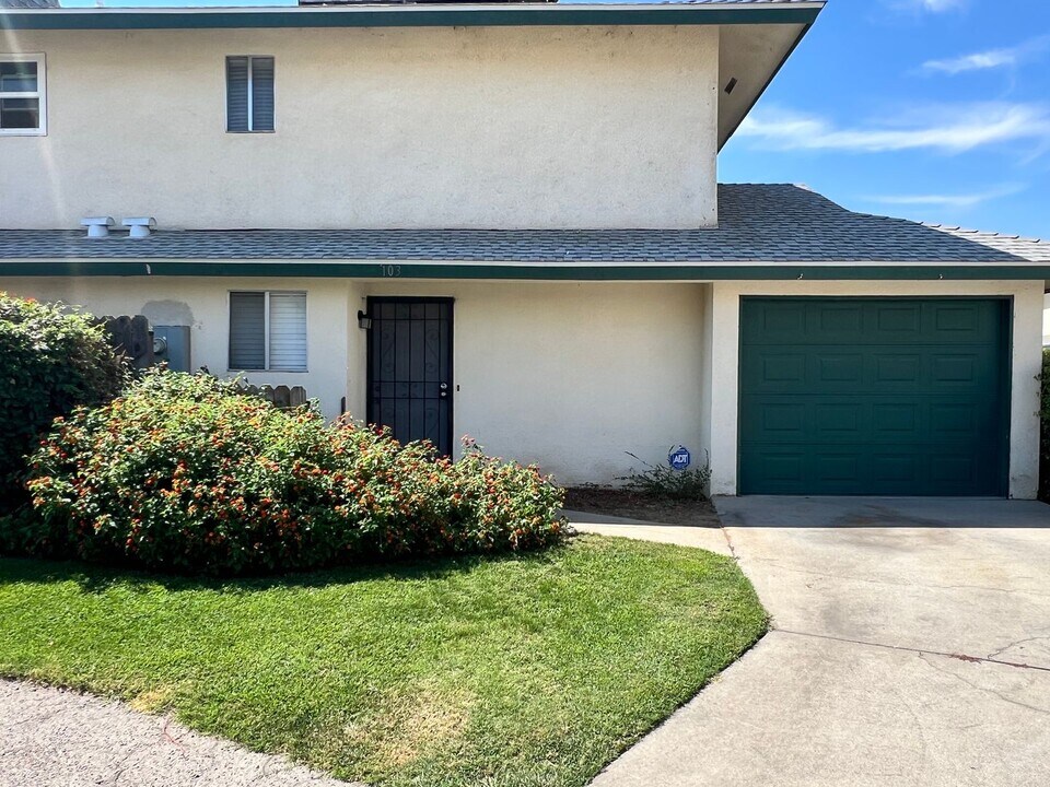 4929 N Winery Cir in Fresno, CA - Building Photo