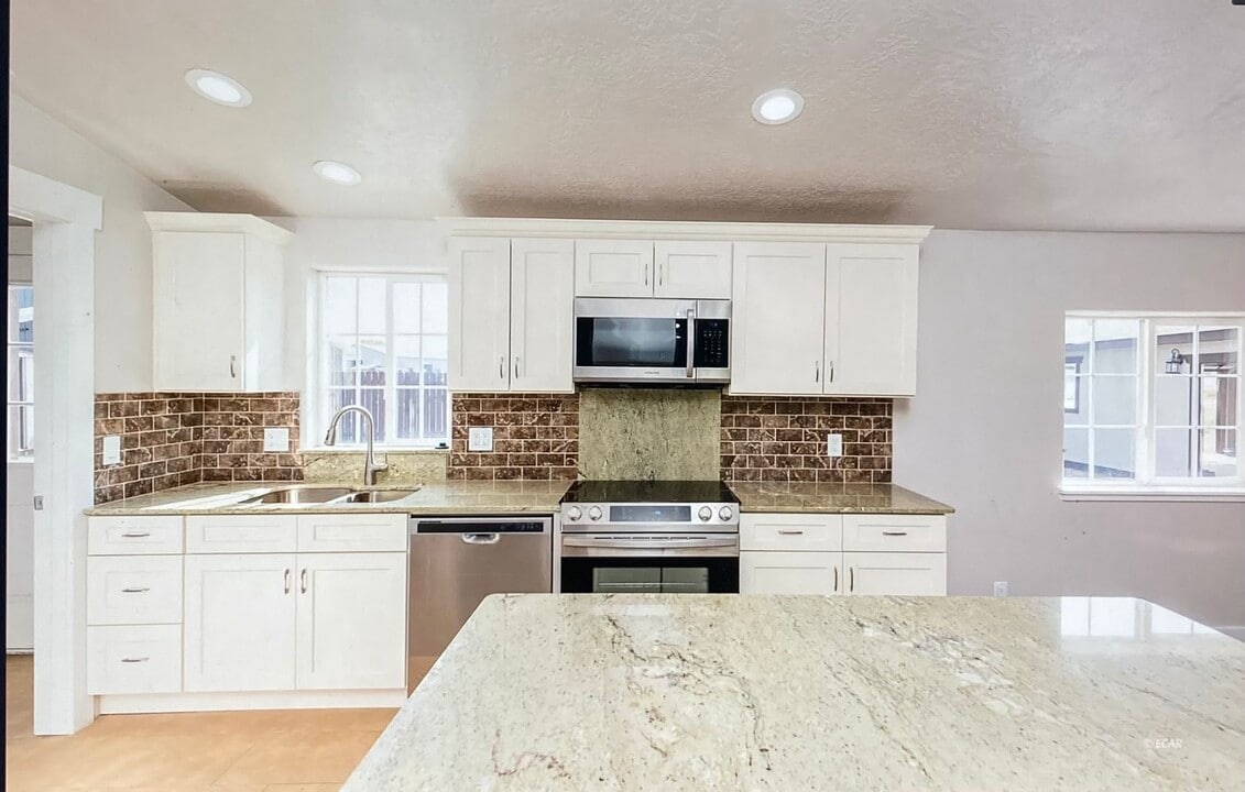 2115 Villa Dr in Elko, NV - Building Photo