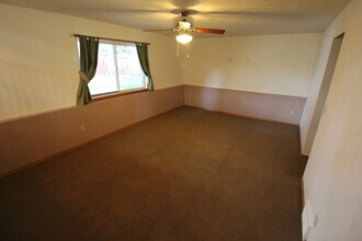 7308 N Tucannon St in Spokane, WA - Foto de edificio - Building Photo