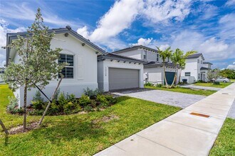 12728 SW 214th Ter in Miami, FL - Building Photo - Building Photo