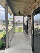 103 Ashmore Ct in Radcliff, KY - Building Photo - Building Photo