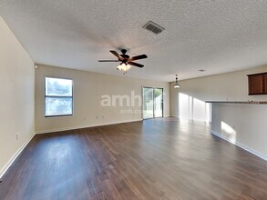 9630 Mayville Dr E in Jacksonville, FL - Building Photo - Building Photo