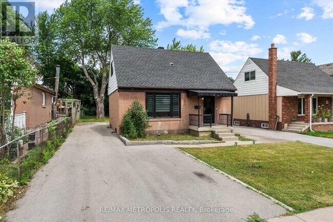 96 Allenby Ave in Toronto, ON - Building Photo - Building Photo