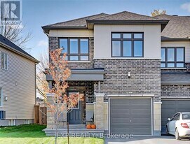 511B Parade Dr in Ottawa, ON - Building Photo