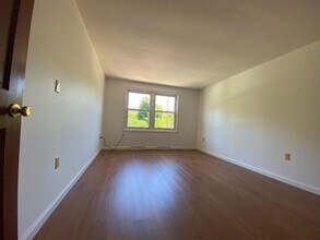 284 Wayne St, Unit 1 in Jersey City, NJ - Building Photo - Building Photo