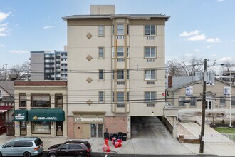 Sole in Cliffside Park, NJ - Building Photo - Building Photo