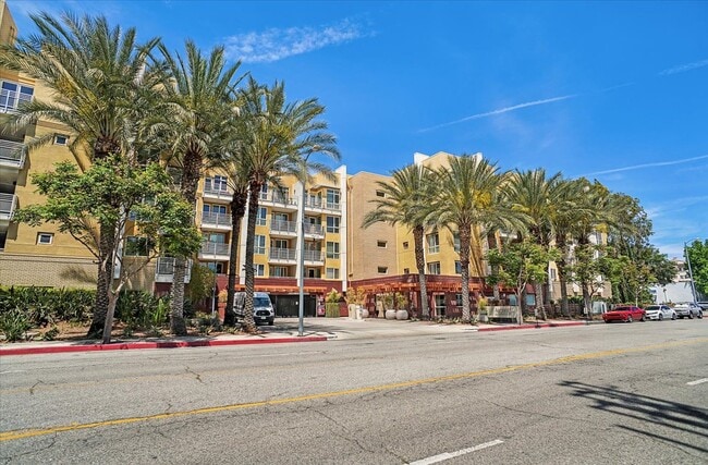 21301 Erwin St, Unit 425