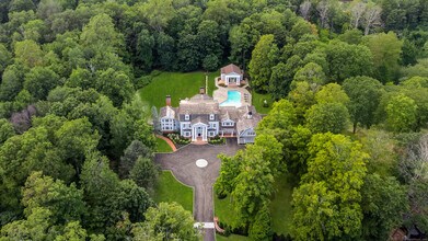 1421 Oenoke Ridge in New Canaan, CT - Building Photo - Building Photo