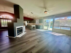 275 Strada Nova in Palm Desert, CA - Building Photo - Building Photo