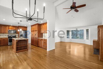 10733 126th Pl NE in Kirkland, WA - Building Photo - Building Photo