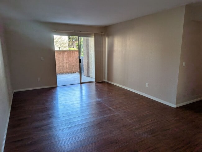 7190 Shoreline Dr in San Diego, CA - Foto de edificio - Building Photo