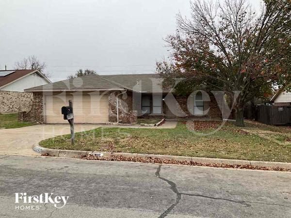 3225 Amber Dr S in Fort Worth, TX - Building Photo