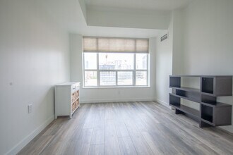 889-889 Bay St. in Toronto, ON - Building Photo - Building Photo