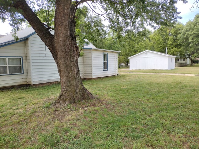 503 S King St in Mount Hope, KS - Building Photo - Building Photo