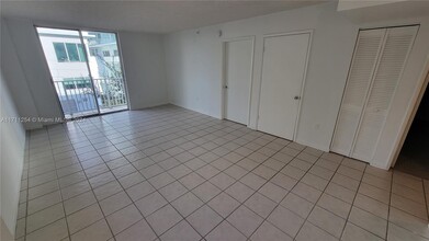 126 SW 17th Rd, Unit 507 in Miami, FL - Building Photo - Building Photo