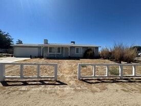 40325 Ronar St in Lake Los Angeles, CA - Building Photo