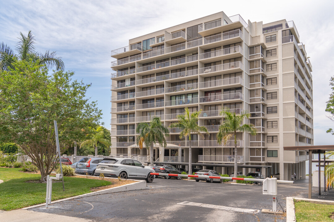 Harbor Bluffs Condominiums in Clearwater, FL - Building Photo