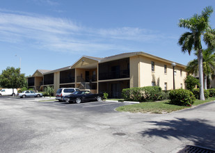 Mystic Gardens in Ft. Myers, FL - Foto de edificio - Building Photo