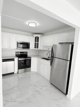 1300 NE Miami Gardens Dr in North Miami Beach, FL - Foto de edificio - Building Photo