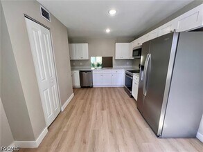 4102 SE 19th Pl in Cape Coral, FL - Foto de edificio - Building Photo