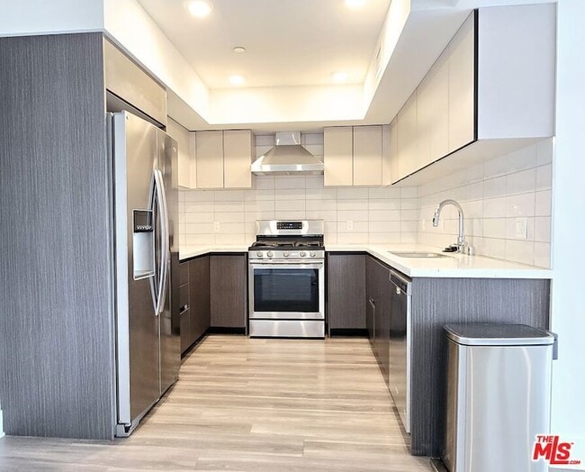 5030 Rosewood Ave in Los Angeles, CA - Building Photo - Building Photo