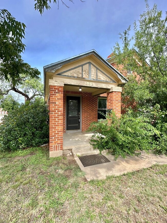 302 S Van Buren St in San Angelo, TX - Building Photo - Building Photo