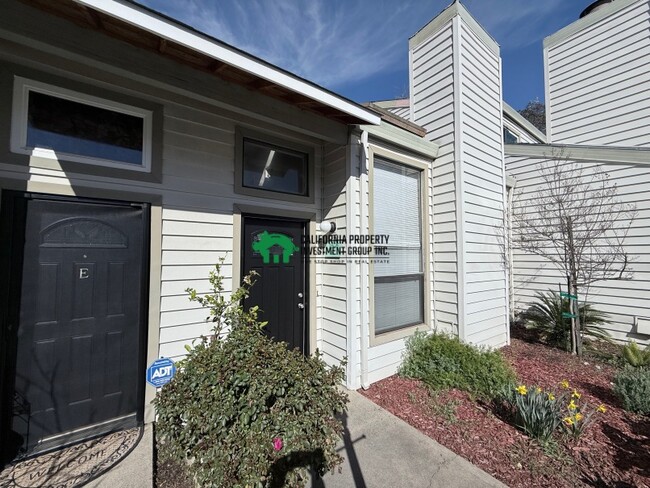 1608 Hood Rd in Sacramento, CA - Building Photo - Building Photo