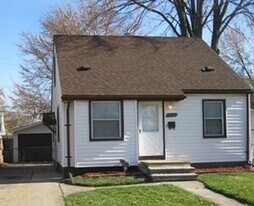 22458 Tuscany Ave in Eastpointe, MI - Building Photo