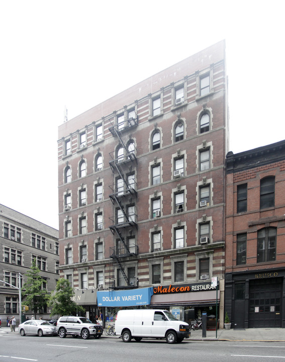 209 W 97th St in New York, NY - Building Photo