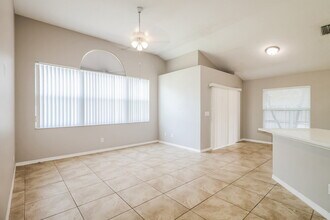 6152 Weatherwood Cir in Wesley Chapel, FL - Building Photo - Building Photo
