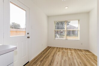 11127 N Lake Mist Ln in Willis, TX - Building Photo - Building Photo