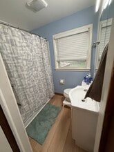7227 North Ave in Middleton, WI - Foto de edificio - Building Photo