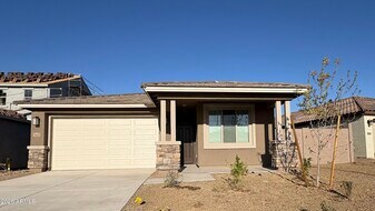 5602 W Mauna Loa Ln in Glendale, AZ - Building Photo