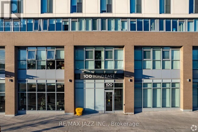 100 Bond St E in Oshawa, ON - Building Photo - Building Photo