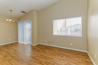 Rosedown Apartments in Sacramento, CA - Building Photo - Interior Photo