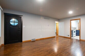 6102 E Oakwood Dr in Wichita, KS - Building Photo - Building Photo