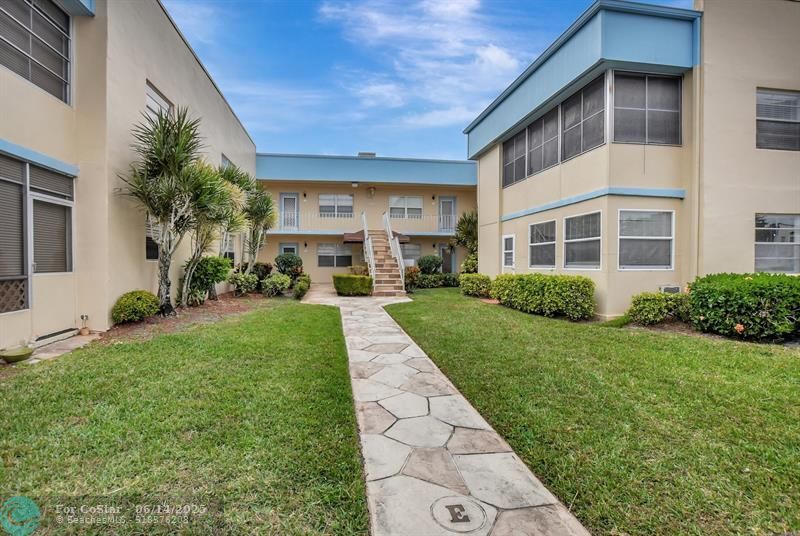 204 Burgundy E in Delray Beach, FL - Building Photo