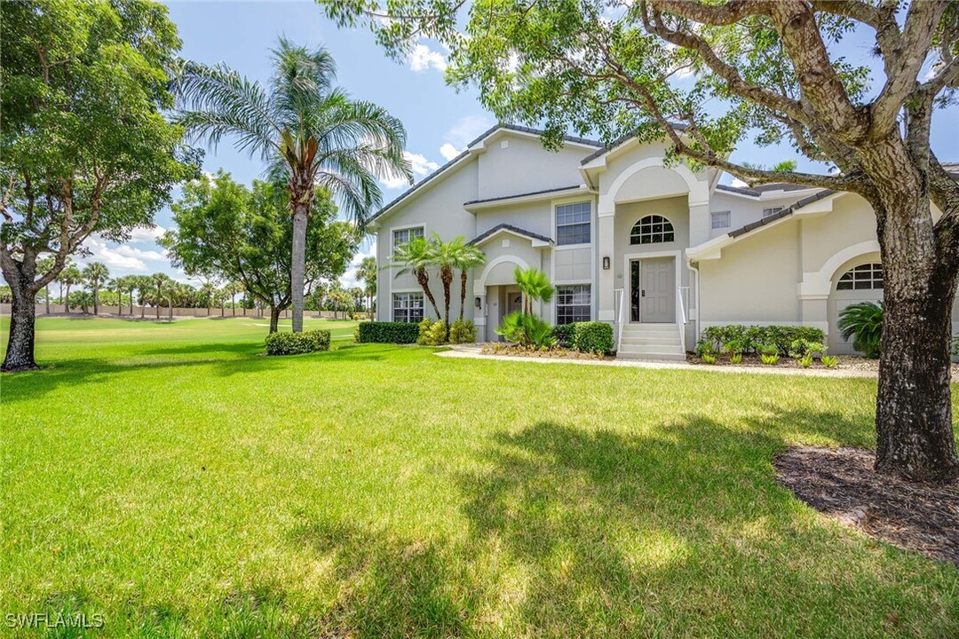 7000 Pinnacle Ln in Naples, FL - Foto de edificio